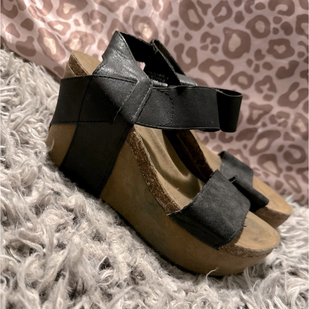 Pierre Dumas wedges size 7